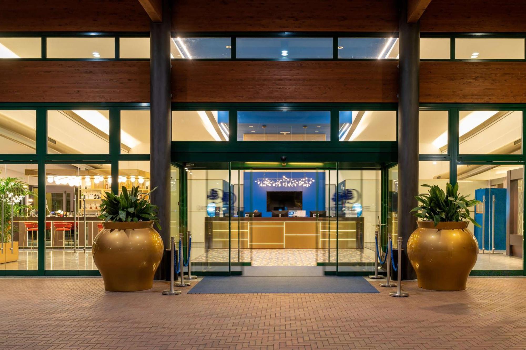 מלון Doubletree By Hilton Milan Malpensa Solbiate Olona מראה חיצוני תמונה